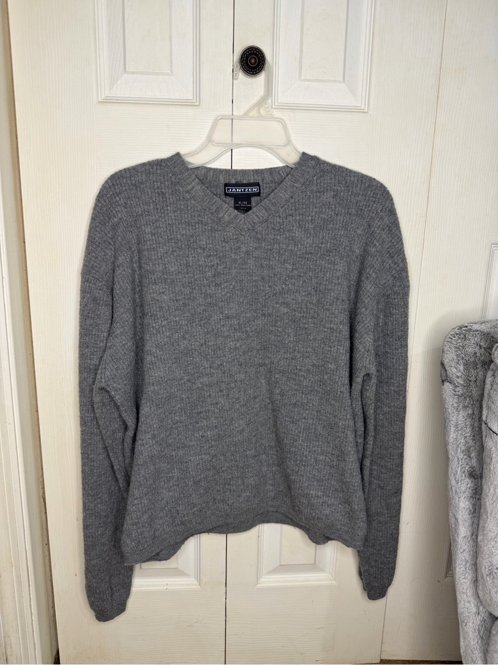 Jantzen Men's Heather Gray V-Neck Sweater